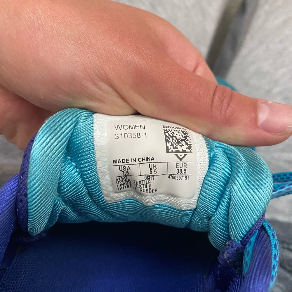 Saucing Women’s Running Shoes - image 6